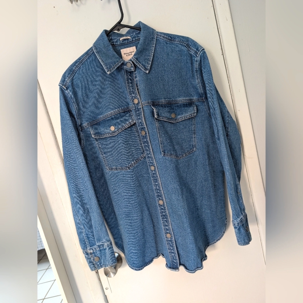 Abercrombie & Fitch Oversized Denim Jacket